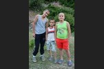 Albánie - přišli nás pozdravit místní děti, slušné a milé