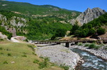 Albánie - probuzení u soutoku Drini i Zi a Perroi i Bushtrices